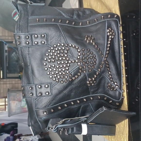 AMERILEATHER Black Leather Metal Skull Crossbones Tote With Coin Purse - Picture 1 of 9